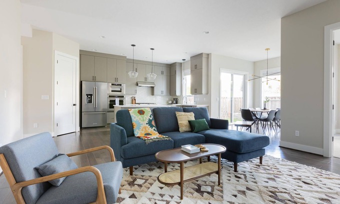 Bethany House | Modern home, centrally located in the heart of the Bethany area.