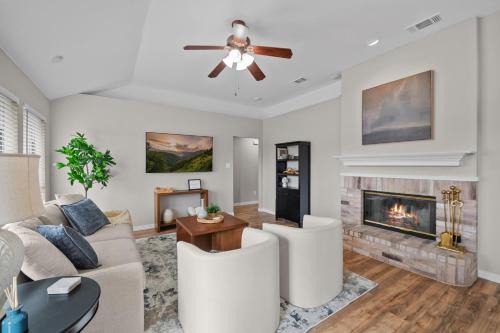 South Arlington House | Modern Home Close to It All in DFW Texas!
