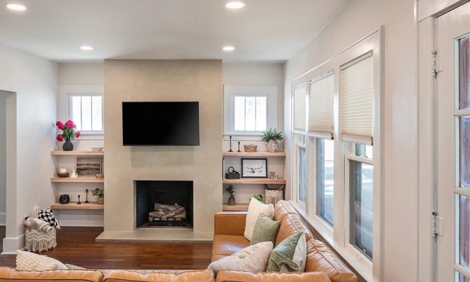 Royal Oak House | Modern Home Downtown Royal Oak/15 Min to Downtown DET