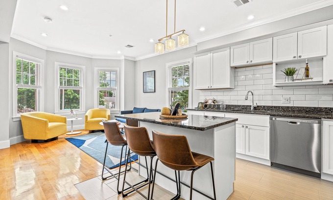 Dorchester House | Modern home-like 3BR2BA Retreat/Minutes to T