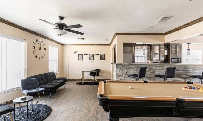Buckner Terrace - Everglade Park House | Modern Home near DowntownnPool Tablebreeze
