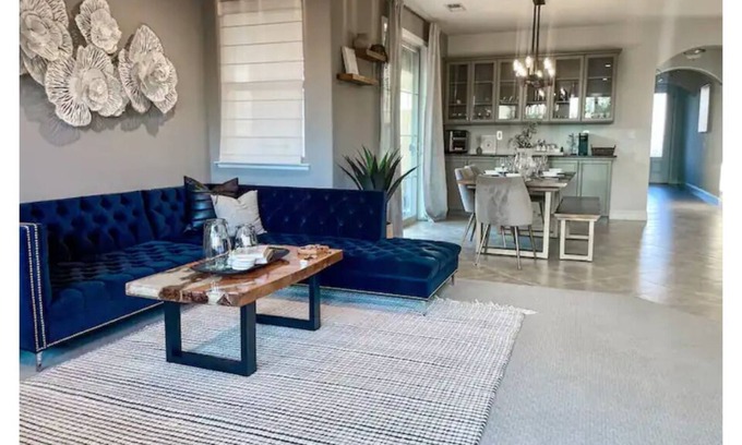Fresno House | Modern home near hwy99 & Yosemite newly renovated!