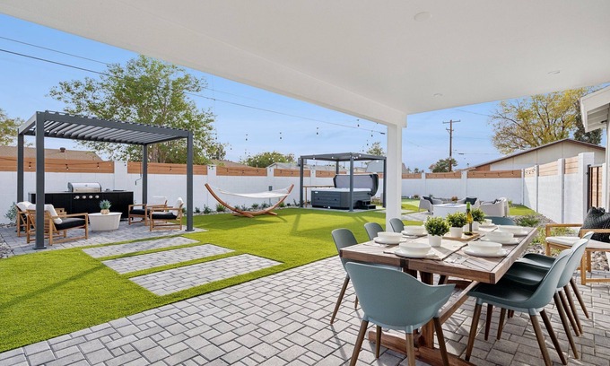 New Papago Parkway House | Modern Home Near Old Town
