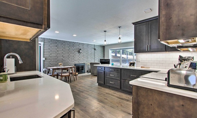 Helena House | Modern Home w/Wooded Views: 10 Mi Outside Helena!