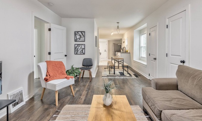 South Kansas City House | Modern home with 4 Bed + Workspace