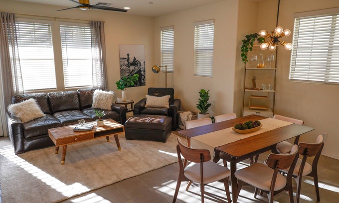 Val Vista Classic House | Modern Home with Lake View in the Heart of Gilbert
