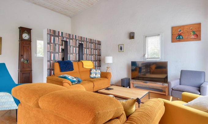 Saint-Jean-de-Monts Ski Chalet | Modern house with garden for 12 people