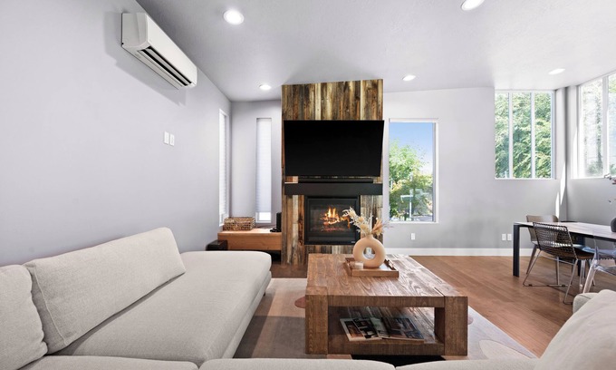 Millcreek House | Modern House, Fully Fenced, Private Balcony, Fire Pit, Close to Ski Resorts