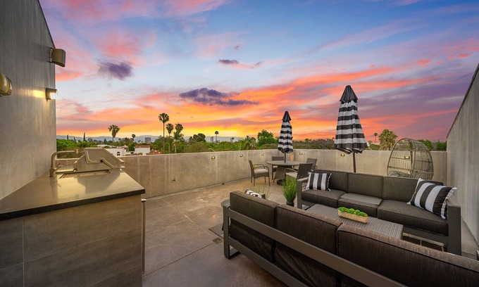 Pico - Robertson Villa | Modern House In Best Location