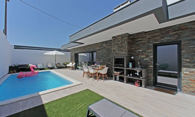 Seixal Villa | Modern House w/Private Heated Pool, Interior garden & Parking - Casa do Sul
