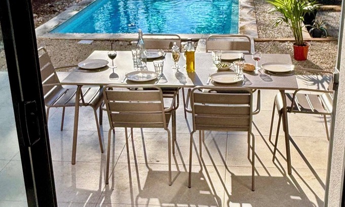 Venasque House | Modern house with heated swimming pool 25 + garden and plutonic