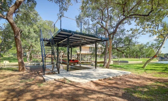 Kingsland House | Modern Kingsland Home W/River Access & Kayaks 4 Bedroom Home by RedAwning