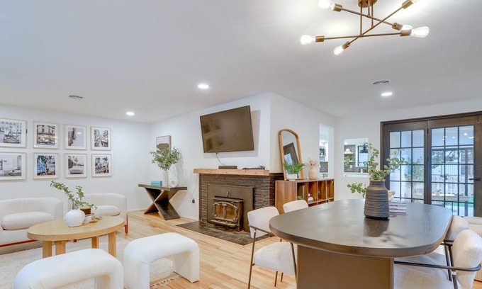 Inglewood-Finn Hill Cottage | Modern Kirkland Cottage w/ Patio Near State Park!