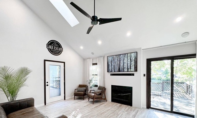 Newburgh House | Modern Lake Escape: Newburgh