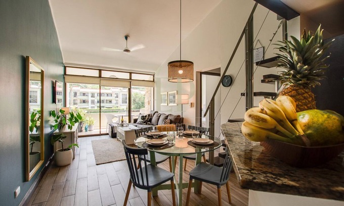 Santa Ana Apartment | Modern Lakeview Penthouse: Pool,Gym,Office space,A/C