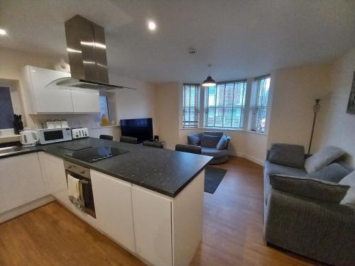 Beeston Apartment | Modern large 2 Bed whole apartment - Free parking - Ground floor - Central Beeston