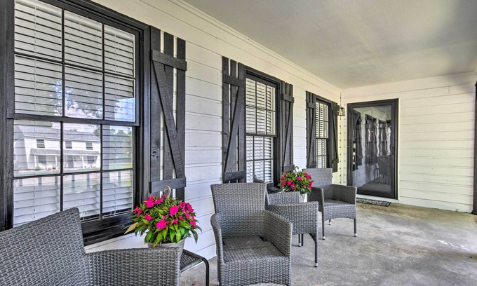 Columbia Cottage | Modern Lexington Retreat w/Backyard & Pool!