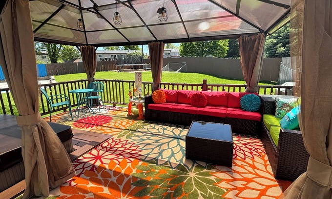 Rapid City House | Modern Living Home, Spacious Entertaining Areas + 5 Bedrooms and a Bonus room!
