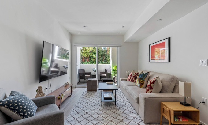 West Los Angeles Apartment | Modern Living in Prime West LA Location!