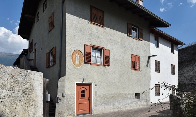 Glorenza Apartment | Modern living in the medieval walls of Glurns