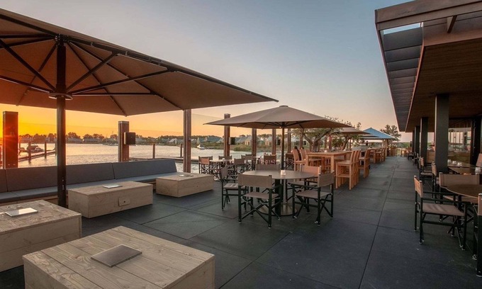 Tholen House | Modern lodge in national park