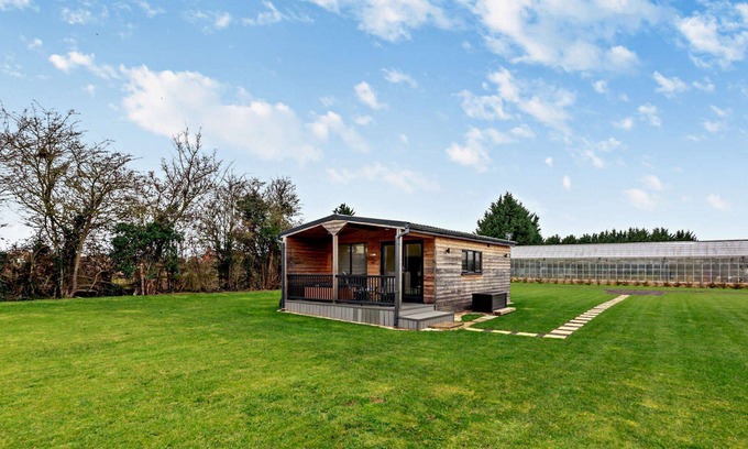 Bretforton Cottage | Modern lodge with hot tub - Cotswold Lodge