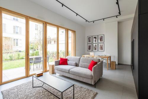 Montreuil Apartment | Modern Loft in Paris Montreuil