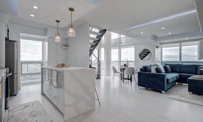 Humber Bay Condo | Modern Loft - Lower Penthouse Corner Suite! With shared outdoor pool!