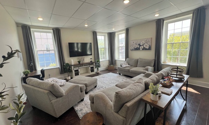 Newberry Apartment | Modern Loft on Main! Downtown Newberry