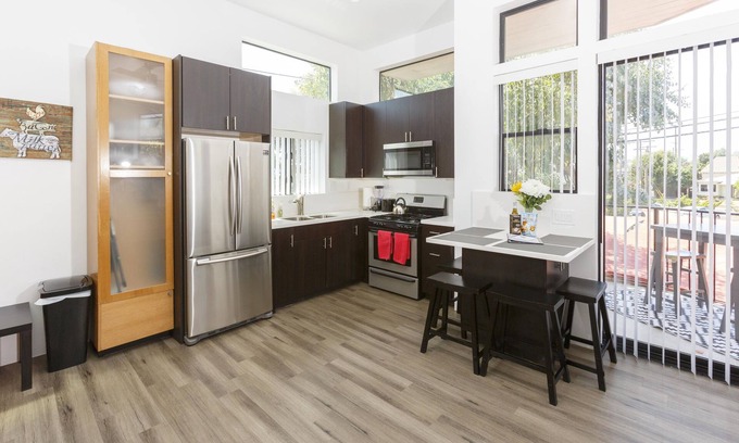 Venice House | Modern Loft Rooftop Deck Venice Beach Studio Bedroom Apts by RedAwning