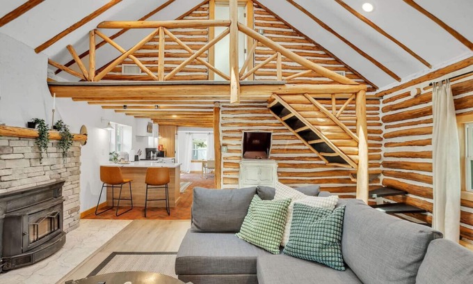 Del Haven House | Modern Log Cabin at the beach with Hot Tub, Game Room and Fire Pit