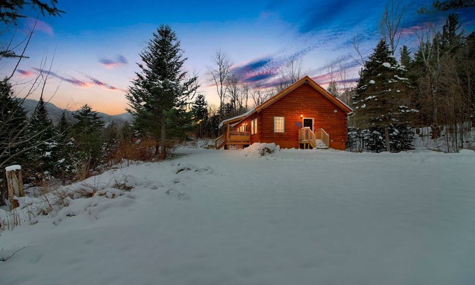 Warren Cabin | Modern Log Cabin Retreat - Ski, Swim, Work & Relax in the Heart of Vermont
