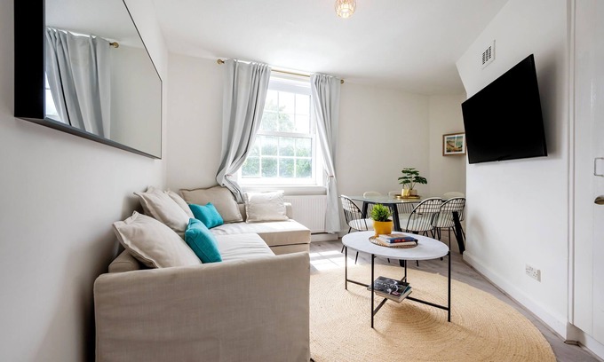 Parsons Green and Walham House | Modern London stay near Nothing Hill