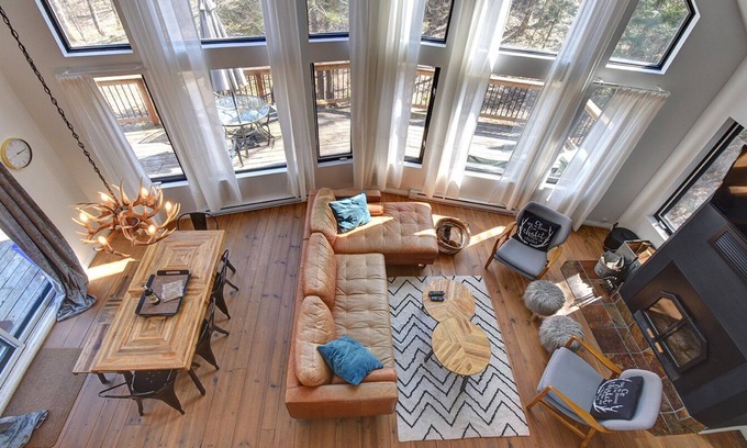 Lac Superieur Village Ski Chalet | Modern+Lux Chalet + Jacuzzi, 1 km to ski lift