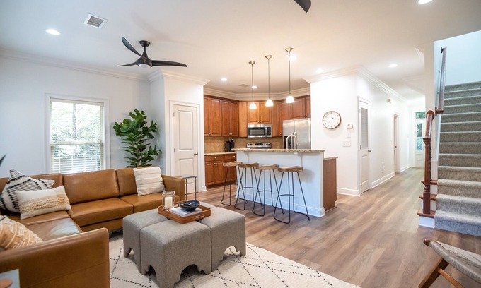 Auburn House | Modern Lux on Debardeleben | 3 Bed, 3 Bath