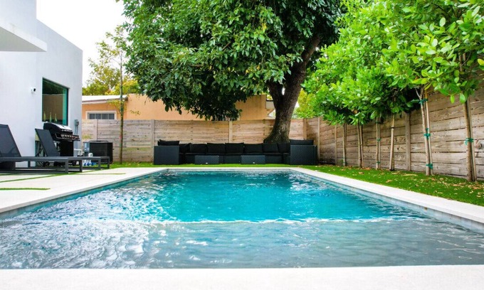 Buena Vista Villa | Modern Lux Villa, Private Pool, Billiards, Grill, Backyard, Design District