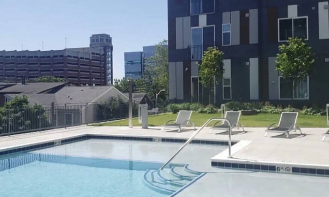 Downtown Baltimore Apartment | Modern Luxe 1BD Apartment with pool