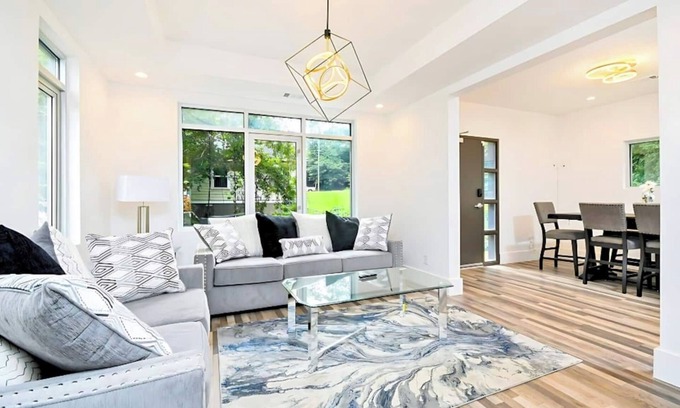 Mechanicsville House | Modern Luxe ATL Retreat: Downtown+Rooftop+Sleeps 7