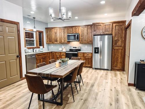 Ellijay House | Modern Luxe Cabin! River Fun, Deer, Pool & Firepit