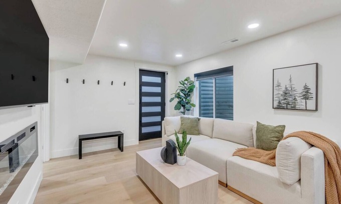 Lehi House | Modern LuxeDen w/Private Hot Tub + Fenced Yard
