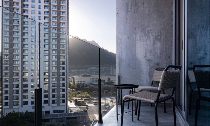 Monterrey Apartment | Modern, luxurious in Jardín Secreto 810, 5 min UDEM