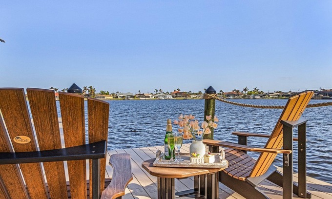 Eight Lakes House | Modern, Luxurious, Waterfront home with Heated Pool - Villa Dock Holiday - Roelens Vacations