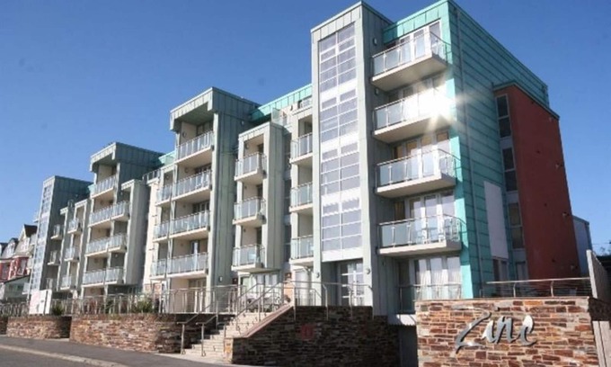 Newquay Apartment | Modern luxury apartment Zinc Headland Road. Only 5 mins walk to Fistral Beach