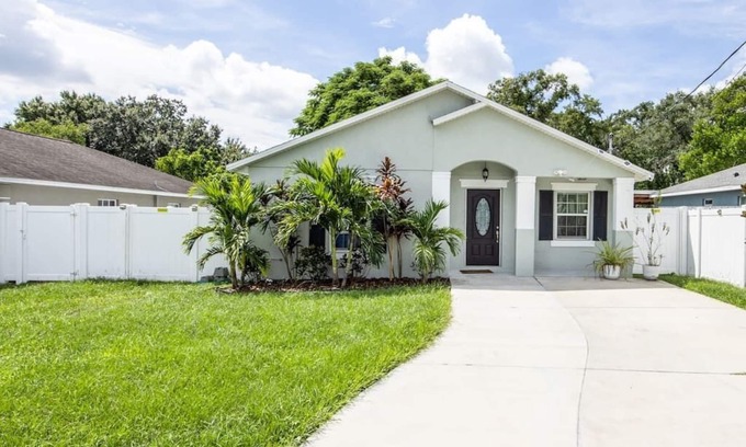 University House | Modern Luxury Home Located in Tampa!
