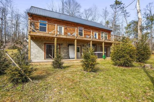 McArthur House | Modern Luxury I Hot Tub I Hiking