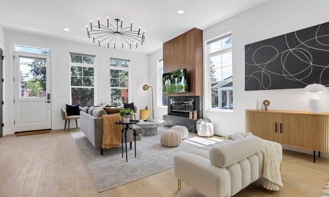 Near East Columbus House | Modern Luxury in Downtown Cbus - Close to Franklin Park and the East Market