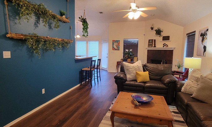 Denton Apartment | Modern Luxury Room W/Jacuzzi, Near TWU/UNT and Denton Square