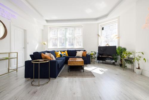 Chinatown Apartment | Modern Luxury Soho Apartment