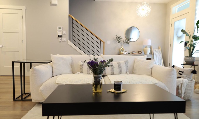 Vancouver House | Modern & Luxury Townhome in Vancouver WA [3BR/2.5BA]