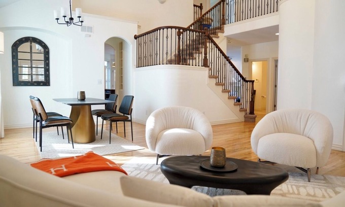 Hampden South House | Modern Luxury in Denver-close to Downtown, Red Rocks. Ski Resort<2hrs away.